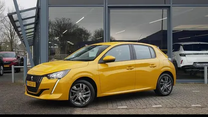 Occasion Peugeot 208 Active 75 PK (55 kW) 2021 Geel Hatchback