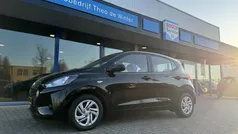 Zwart, metallic lak Gebruikt 2023 Hyundai i10 Comfort Hatchback | € 13.495 (Goede deal)