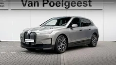 Oxidgrau metallic (c4a) (grijs metallic) Gebruikt 2023 BMW iX Performance SUV | € 65.900 (Eerlijke prijs)