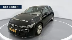 Zwart Gebruikt 2023 VW Golf VIII Life Hatchback | € 22.740 (Eerlijke prijs)