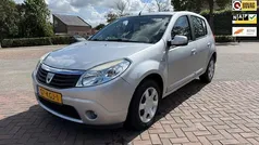 Grijs Gebruikt 2009 Dacia Sandero Lauréate Hatchback | € 2.390 (Eerlijke prijs)