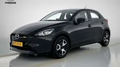Jet black (zwart metallic) Gebruikt 2023 Mazda 2 Center-Line Hatchback | € 20.945 (Eerlijke prijs)