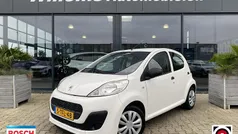 Wit Gebruikt 2014 Peugeot 107 Access Hatchback | € 3.850 (Eerlijke prijs)