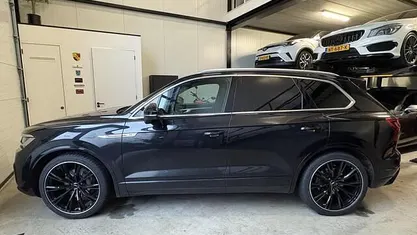 Zwart Occasion 2020 VW Touareg R-line SUV | € 39.850 (Super prijs)
