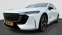 Wit Nieuw 2025 Mazda 6e Takumi-Line Hatchback | € 44.990 (Eerlijke prijs)