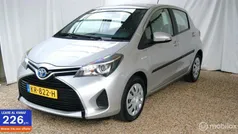 Grijs Gebruikt 2016 Toyota Yaris Hybrid Hatchback | € 13.950 (Eerlijke prijs)