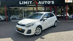 Wit Gebruikt 2015 Kia Rio Comfort Hatchback | € 6.750 (Eerlijke prijs)