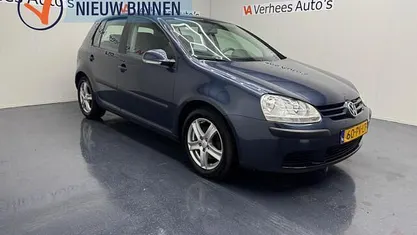 Blauw (metallic) Gebruikt 2005 VW Golf IV Trendline Hatchback | € 2.495 (Eerlijke prijs)