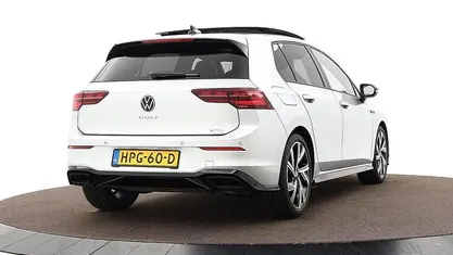 Gebruikt 2024 VW Golf VIII R-line Hatchback | € 32.440 (Eerlijke prijs)