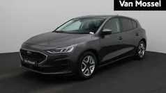 Grijs Gebruikt 2022 Ford Focus Hatchback | € 17.900 (Eerlijke prijs)