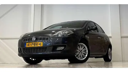 Grijs (metallic) Gebruikt 2011 Fiat Bravo Dynamic Hatchback | € 3.994 (Eerlijke prijs)