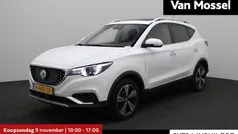 Wit Gebruikt 2021 MG ZS Luxury Sedan | € 15.995 (Eerlijke prijs)