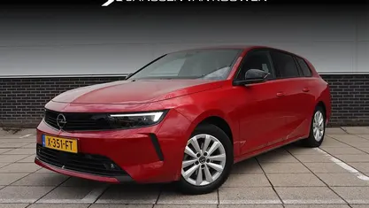 Rood Gebruikt 2023 Opel Astra Stationwagen | € 20.895 (Eerlijke prijs)