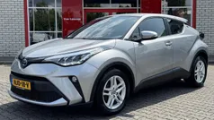 , metallic lak Gebruikt 2022 Toyota C-HR Active SUV | € 22.900 (Eerlijke prijs)