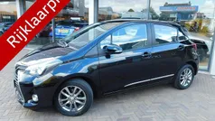Zwart Gebruikt 2016 Toyota Yaris Design Hatchback | € 12.700 (Eerlijke prijs)