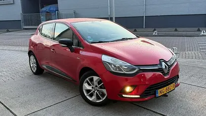 Rood Occasion 2017 Renault Clio IV LIMITED Hatchback | € 6.150 (Eerlijke prijs)