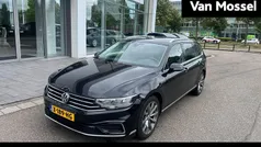 Zwart Gebruikt 2020 VW Passat Business Stationwagen | € 20.900 (Goede deal)