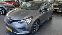 Grijs Gebruikt 2022 Renault Clio V Evolution Hatchback | € 16.495 (Eerlijke prijs)
