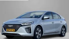 Grijs, metallic lak Gebruikt 2019 Hyundai Ioniq Premium Sedan | € 17.900 (Eerlijke prijs)