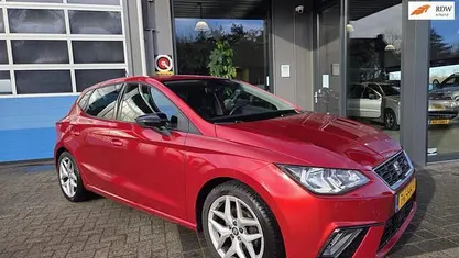 Rood Occasion 2017 Seat Ibiza Business Hatchback | € 9.450 (Eerlijke prijs)