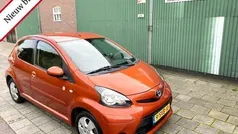 Oranje Gebruikt 2012 Toyota Aygo Hatchback | € 6.499 (Eerlijke prijs)