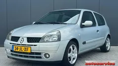 Grijs Gebruikt 2002 Renault Clio II Dynamique Hatchback | € 1.750 (Eerlijke prijs)