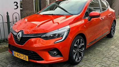 Oranje Gebruikt 2021 Renault Clio V Intens Hatchback | € 12.795 (Eerlijke prijs)