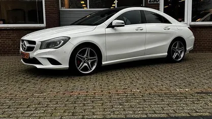 Wit Gebruikt 2013 Mercedes CLA200 Sedan | € 11.950 (Goede deal)