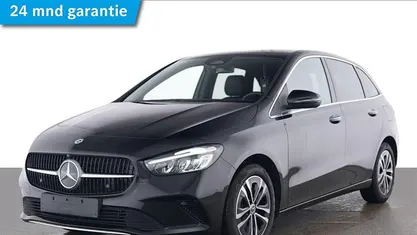 Zwart Occasion 2024 Mercedes B250e Luxury MPV | € 40.900 (Eerlijke prijs)
