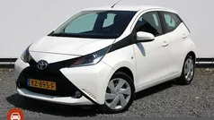Wit Gebruikt 2016 Toyota Aygo X-play Hatchback | € 6.950 (Eerlijke prijs)