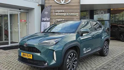 , metallic lak Occasion 2025 Toyota Yaris Cross SUV | € 31.400 (Eerlijke prijs)