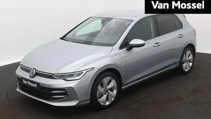 Zilver Occasion 2025 VW Golf VIII Edition Hatchback | € 36.400 (Eerlijke prijs)