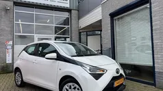 Gebruikt 2020 Toyota Aygo X-play Hatchback | € 10.450 (Eerlijke prijs)