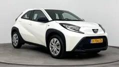 Wit Gebruikt 2024 Toyota Aygo Play Hatchback | € 18.499 (Eerlijke prijs)