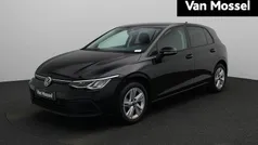 Gebruikt 2021 VW Golf VIII Life Hatchback | € 19.900 (Eerlijke prijs)
