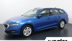 Blauw, metallic lak Gebruikt 2024 Skoda Octavia Ambition Stationwagen | € 29.940 (Eerlijke prijs)