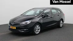Zwart Gebruikt 2020 Opel Astra Edition Stationwagen | € 13.440 (Eerlijke prijs)