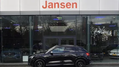 Zwart (metallic) Gebruikt 2022 Audi SQ2 SUV | € 44.750 (Eerlijke prijs)