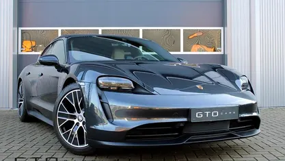 Grijs (metallic) Occasion 2023 Porsche Taycan Sport Turismo Stationwagen | € 69.950 (Goede deal)