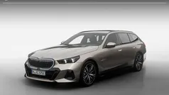 Oxidgrau metallic (c4a) (grijs metallic) Nieuw 2025 BMW 530e M Sport Stationwagen | € 90.179 (Eerlijke prijs)