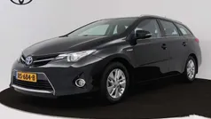 Zwart, metallic lak Gebruikt 2014 Toyota Auris Touring Sports Limited Stationwagen | € 15.445 (Eerlijke prijs)