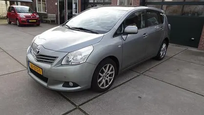 Occasion Toyota Verso Business Edition 147 PK (108 kW) 2011 Grijs MPV