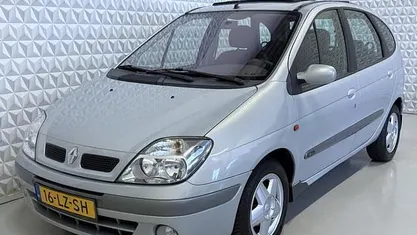 Grijs (metallic) Gebruikt 2003 Renault Scénic Expression+ MPV | € 999 (Eerlijke prijs)