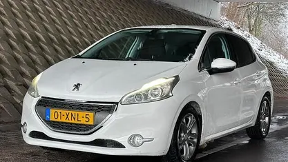 Occasion 2012 Peugeot 208 Allure Hatchback | € 3.650 (Eerlijke prijs)
