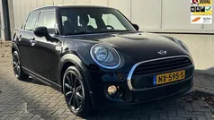 Zwart Gebruikt 2017 Mini Cooper Business Hatchback | € 12.950 (Eerlijke prijs)