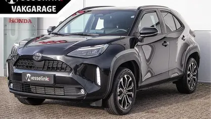 Zwart (metallic) Gebruikt 2025 Toyota Yaris Cross SUV | € 29.650 (Eerlijke prijs)