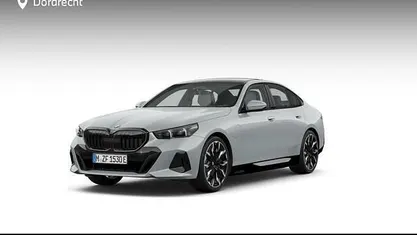 Grijs Nieuw 2026 BMW 550e M Sport Sedan | € 109.372 (Eerlijke prijs)