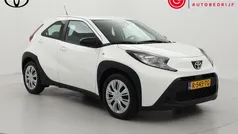Wit Gebruikt 2022 Toyota Aygo Play Hatchback | € 14.999 (Eerlijke prijs)