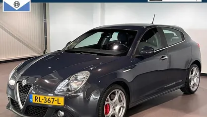 Occasion Alfa Romeo Giulietta Super 120 PK (88 kW) 2017 Grijs Hatchback
