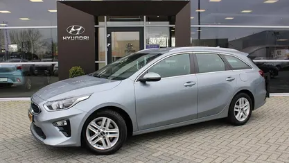 Grijs Occasion 2020 Kia Ceed Hatchback | € 17.895 (Eerlijke prijs)